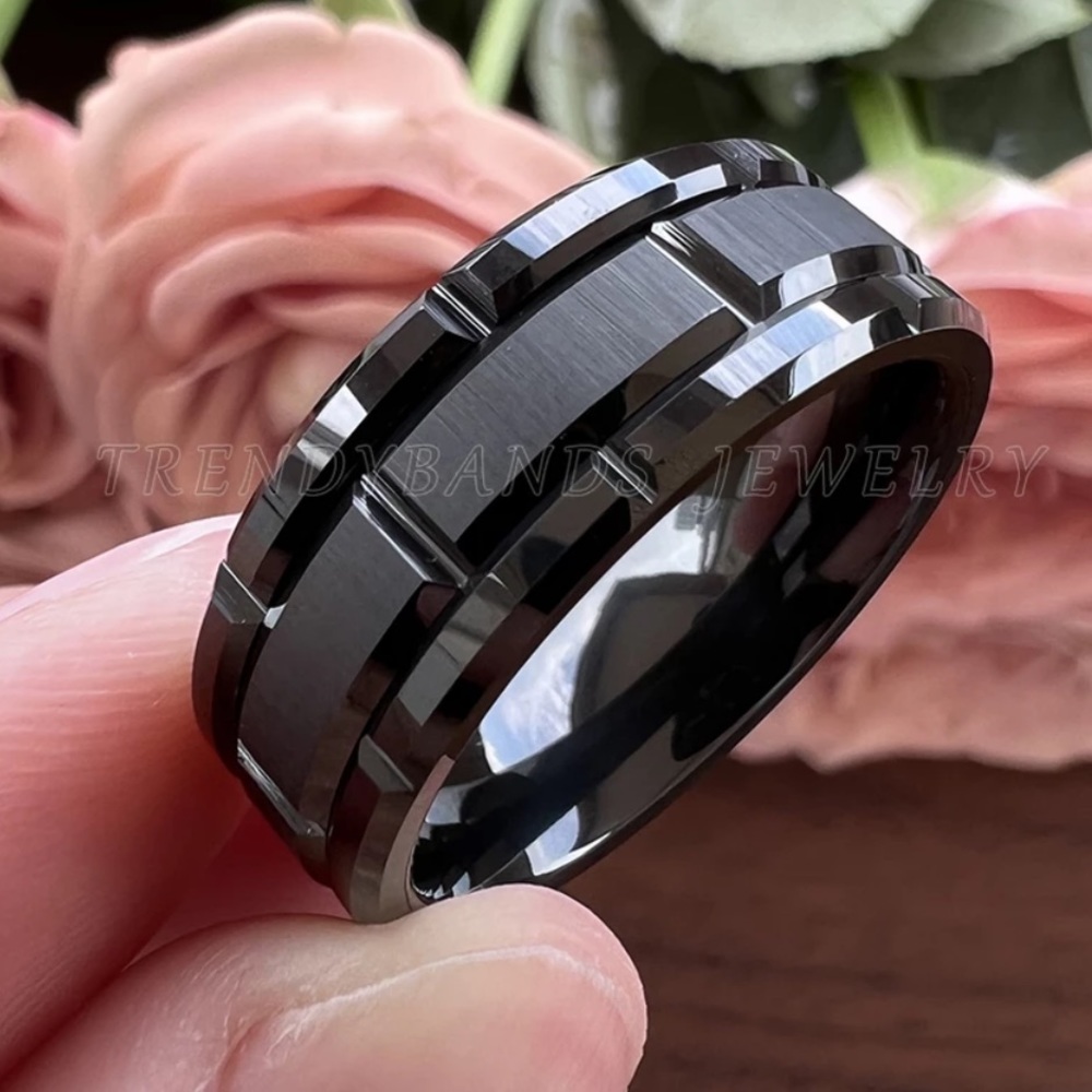 MENS BLACK STAINLESS STEEL BEVLED CUT RING SIZE 10 - Picture 2 of 3